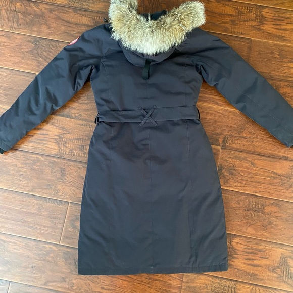 SOLD Authentic Canada goose Whistler Parka - Picture 3 of 7